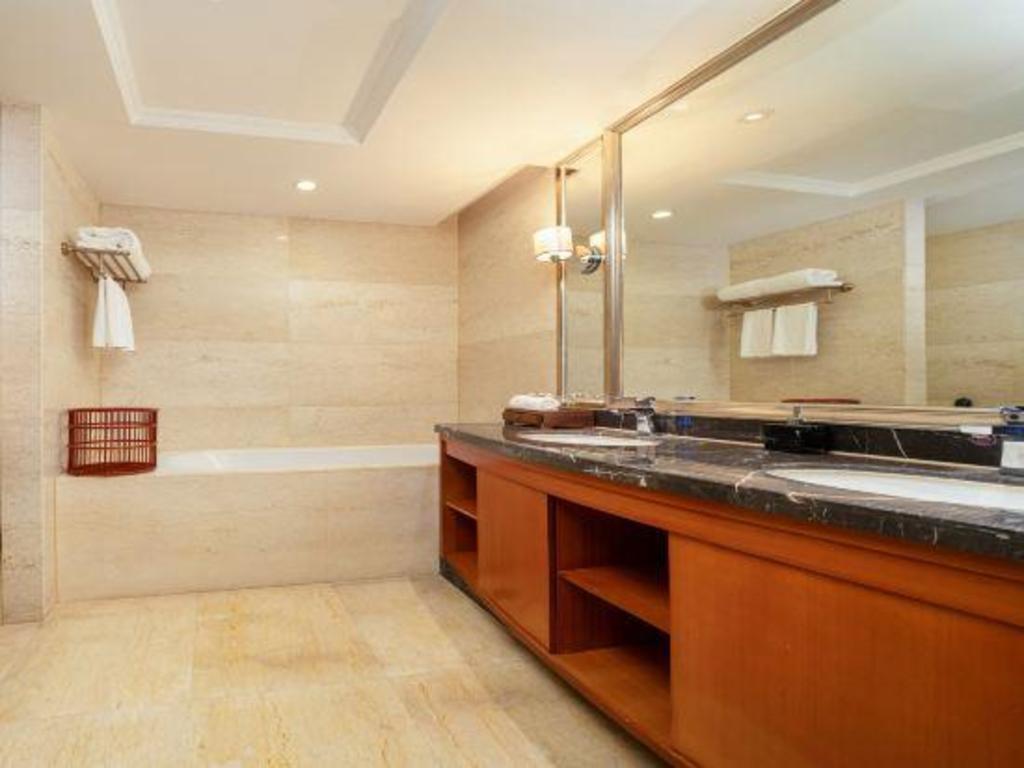 Hong Shan International Hotel 44/48
