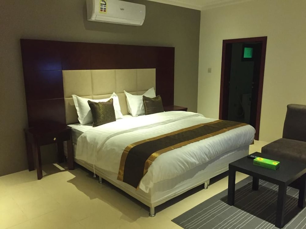 دنر 2(Danar Hotel Apartments 2) 4/19