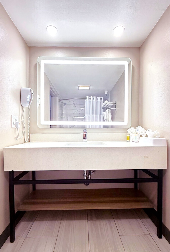 Days Inn By Wyndham Los Angeles Lax Redondo Manhattan Beach 54/56