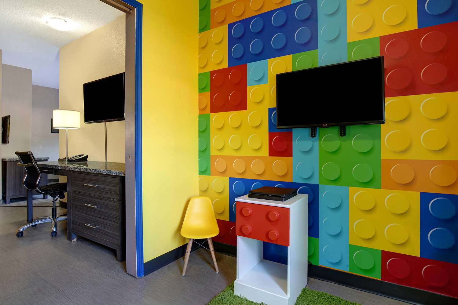 Days Inn By Wyndham Medicine Hat 32/38