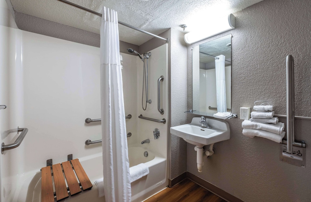 Motel6 Branford, CT - New Haven 57/58
