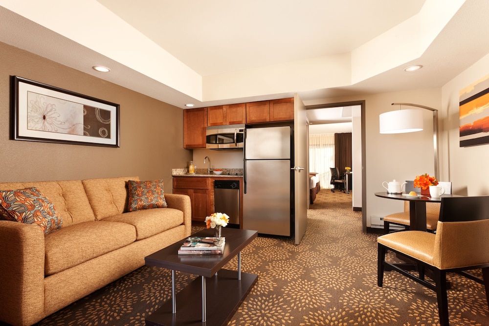 Holiday Inn Hotel And Suites Phoenix Airport North 38/86