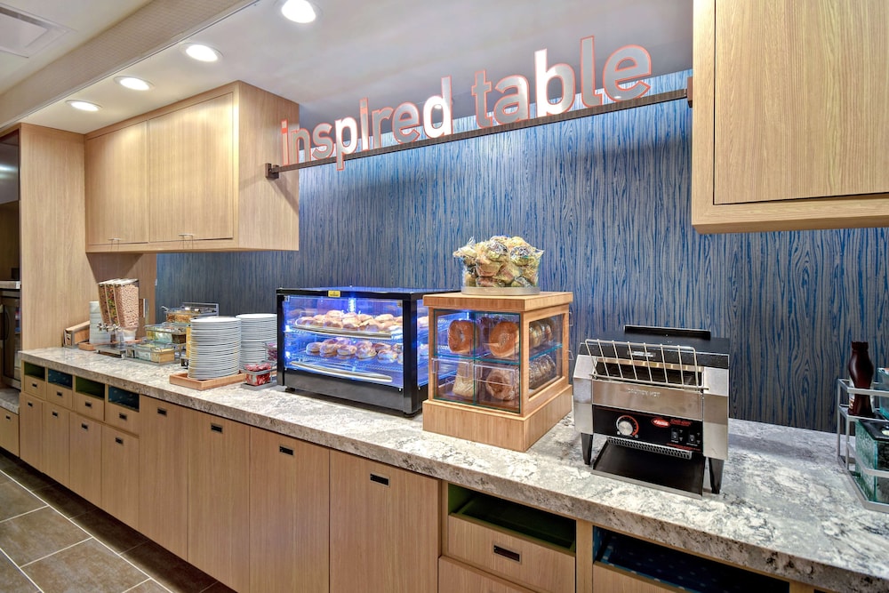 Home2 Suites by Hilton Eau Claire South 38/56