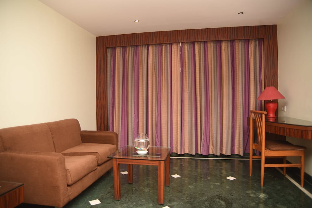 Maurya Hotel 43/66