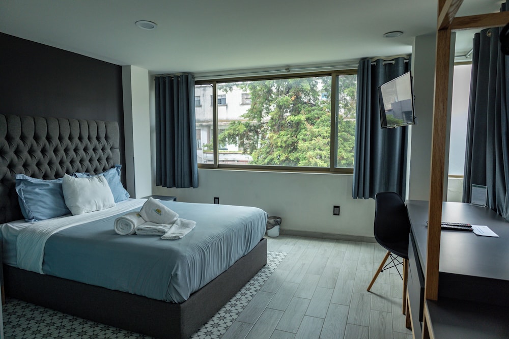 Elite, Studio, Queen Bed