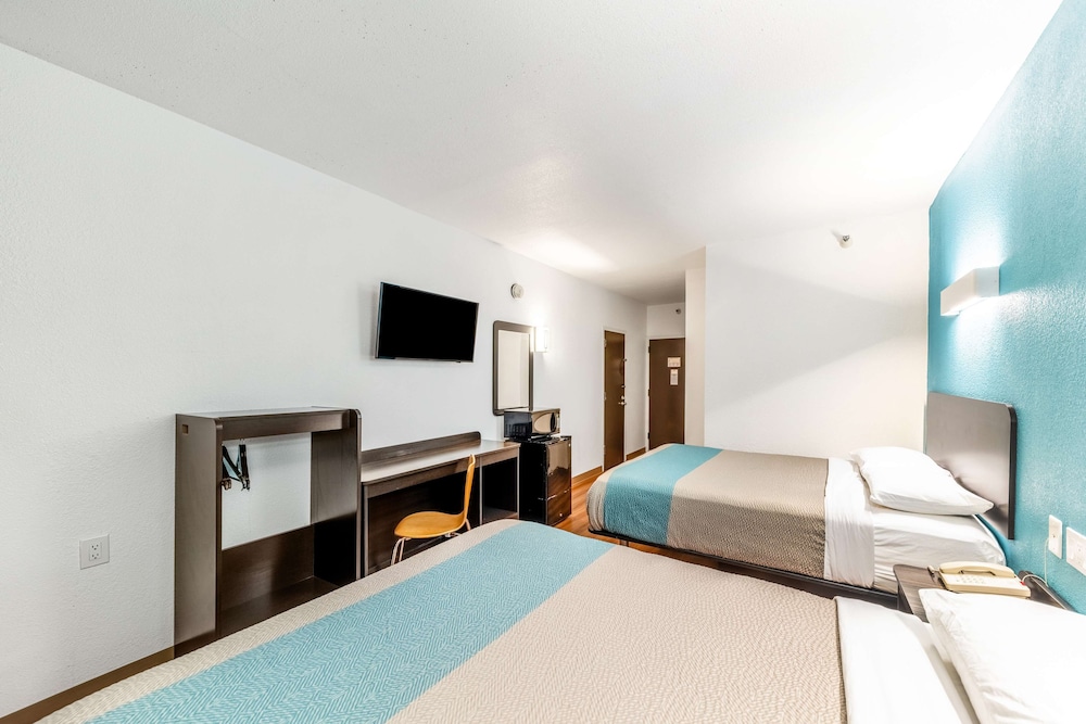 Motel6 Lewisville, TX - Medical City 15/64