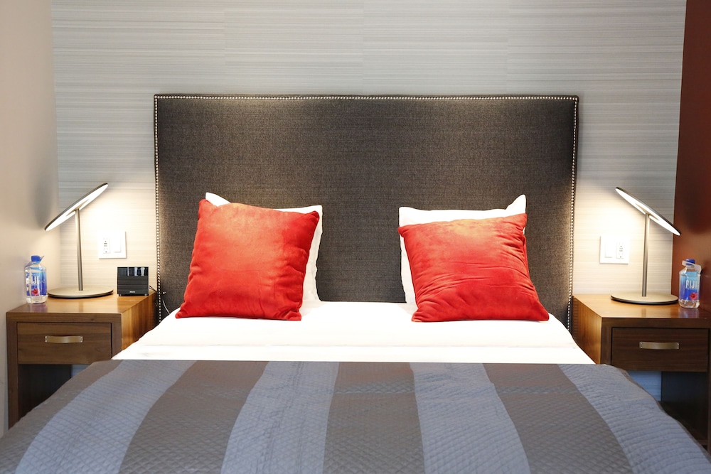 Hotel 32 32 18/78
