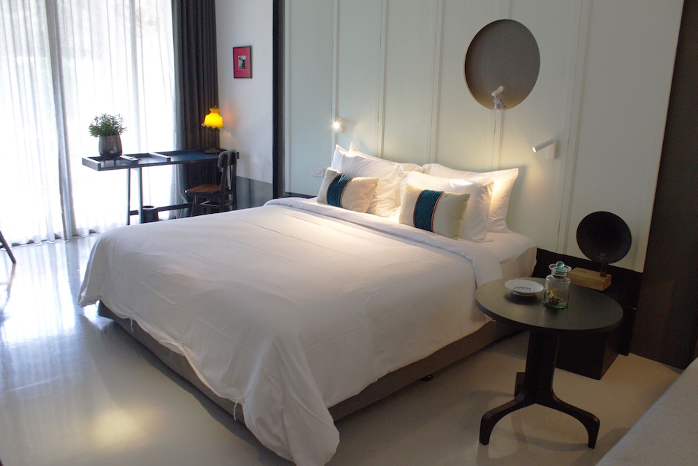 HOTEL DES ARTISTS PING SILHOUETTE 24/58