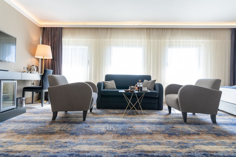 Ankara Plaza Hotel 62/66
