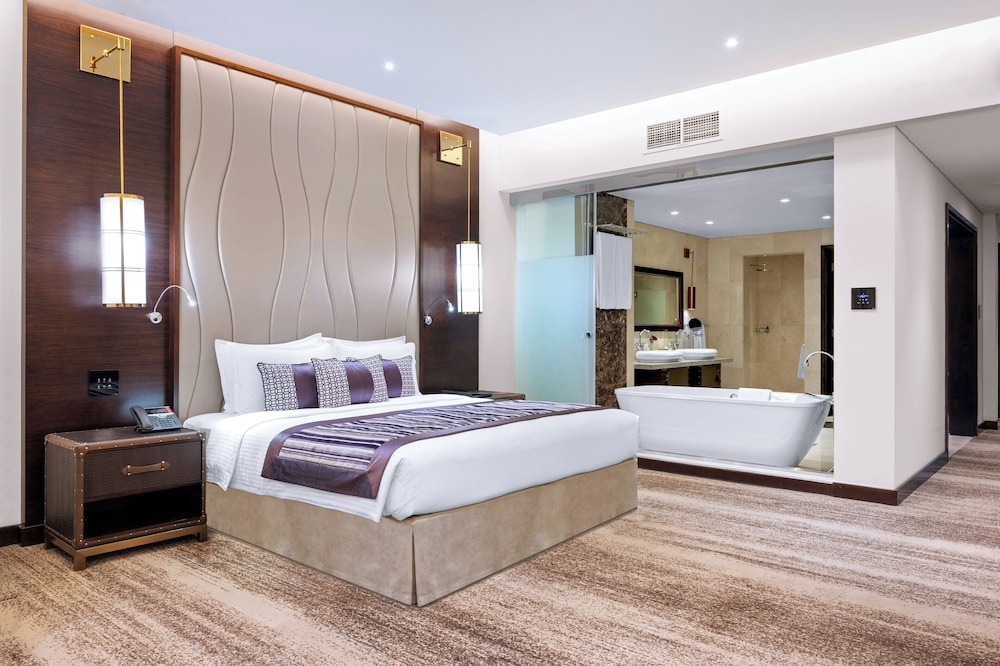 PRESIDENTIAL, DIPLOMAT, SUITE, KING BED