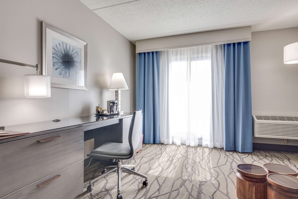 Doubletree by Hilton Hotel Racine Harbourwalk 74/79