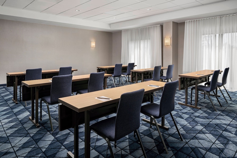 Courtyard By Marriott Butler Boulevard 38/43
