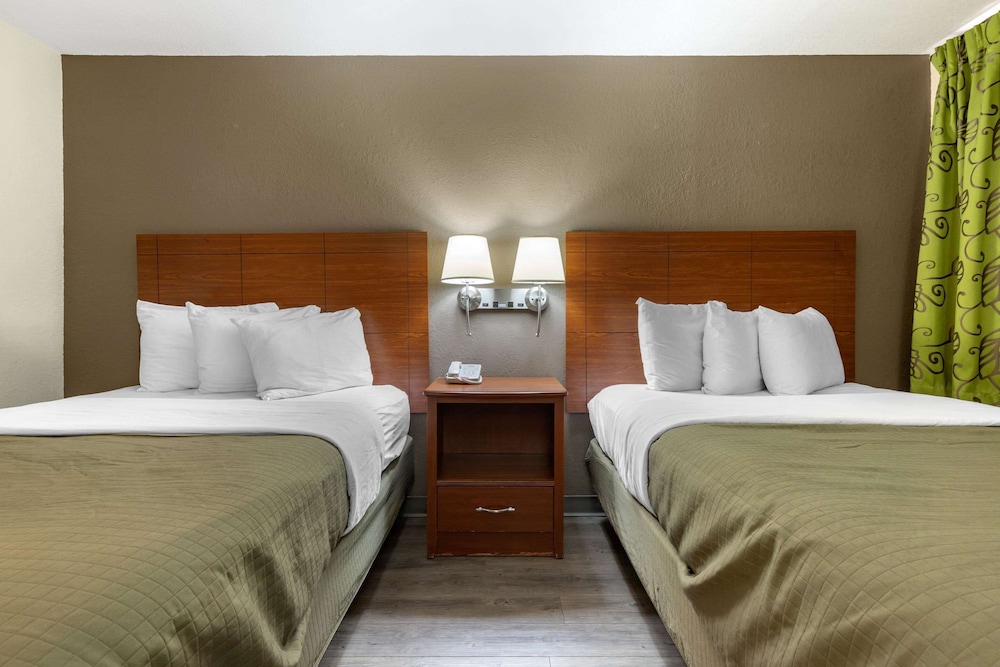 Econo Lodge Cherokee, NC 13/27