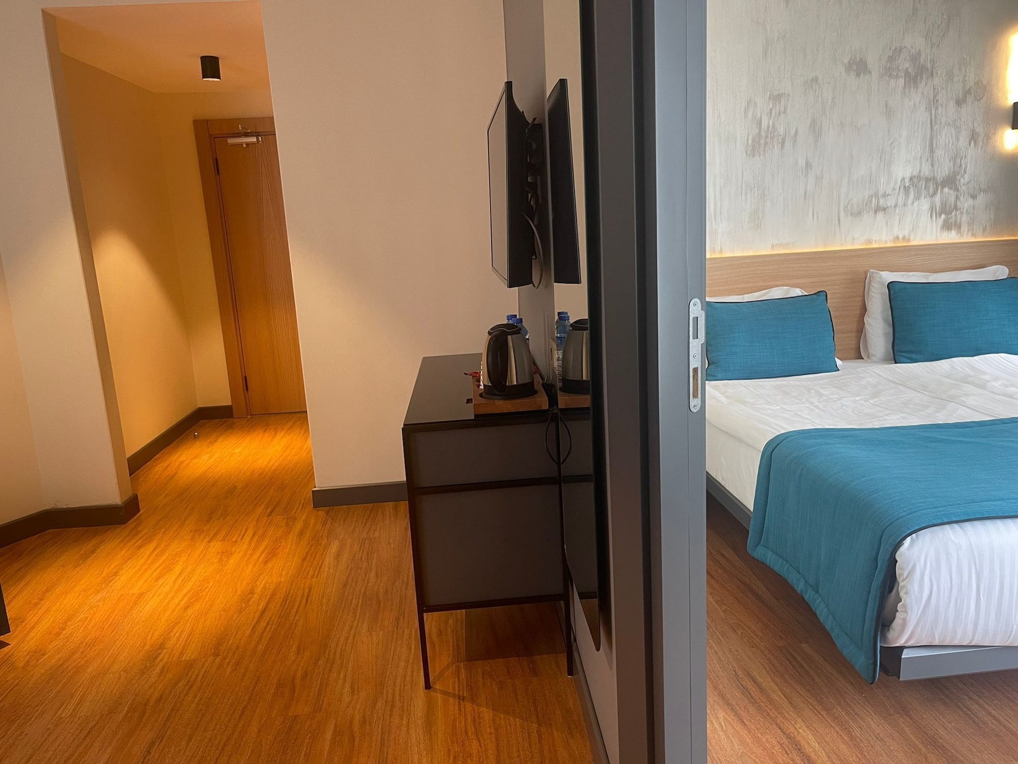 SUITE ROOM