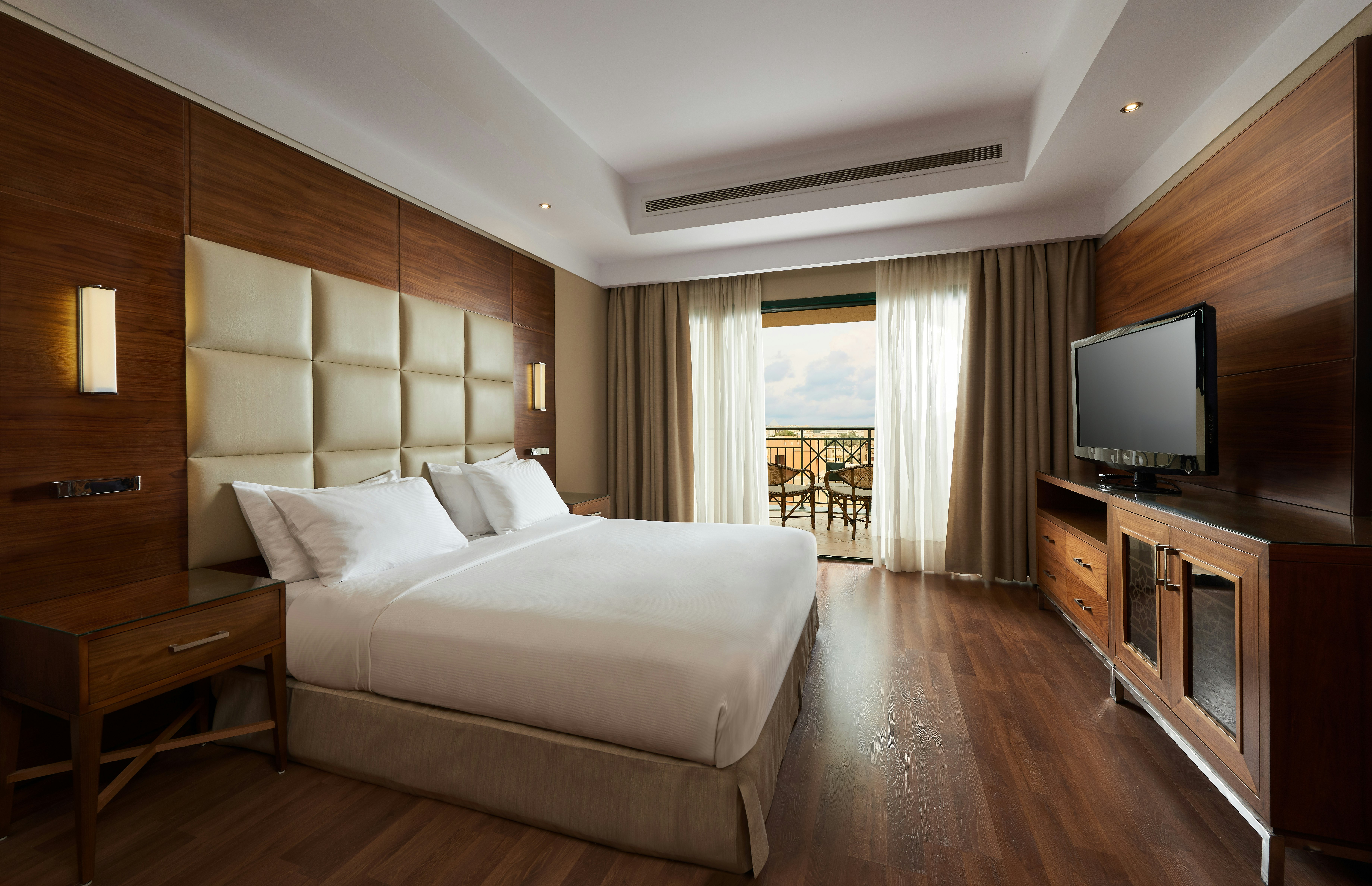 Hilton Pyramids Golf Resort 16/75