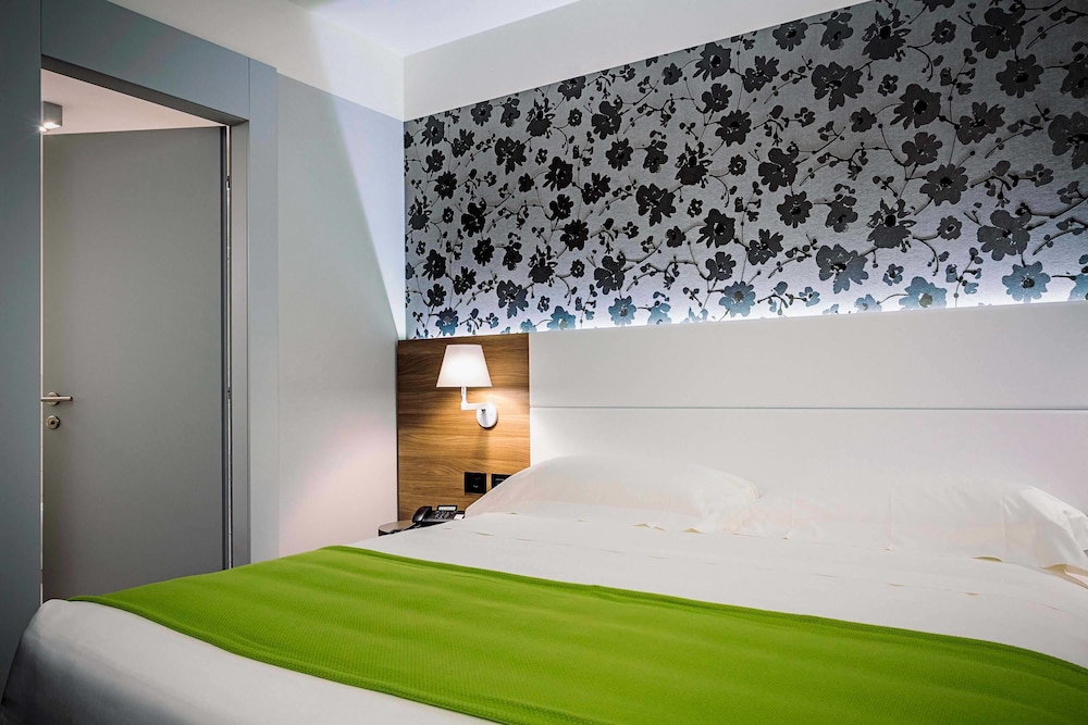 Link124 Hotel 6/65