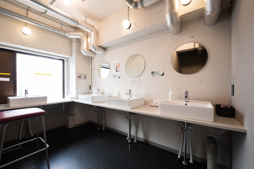 Imano Tokyo Hostel 50/50