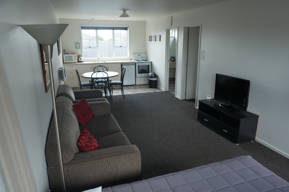 Fitzherbert Court Motel 28/32
