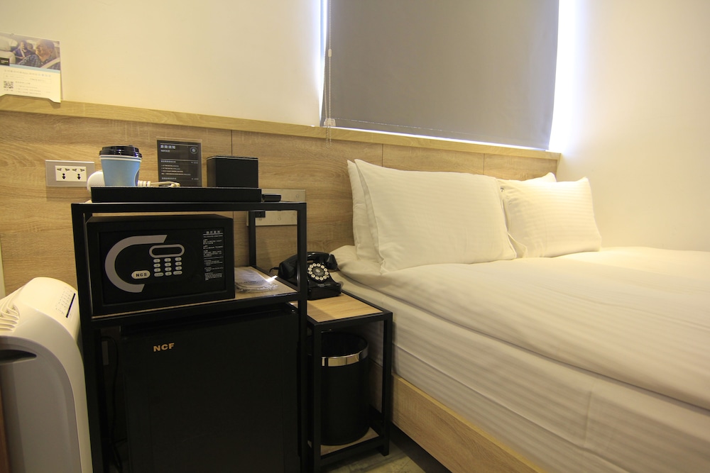 CHASE WALKER HOTEL 27/70