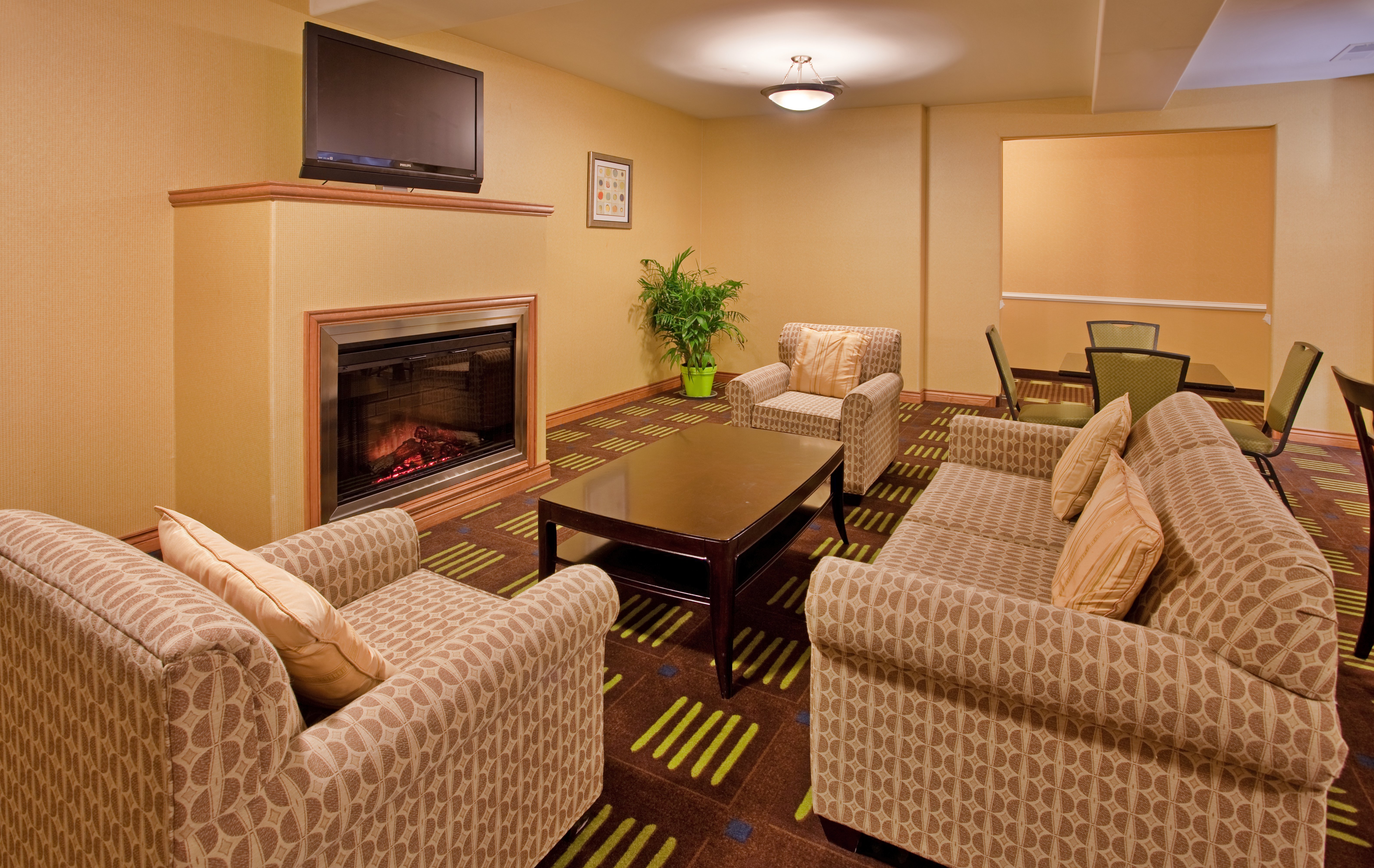 Holiday Inn Express Hotel Amp Stes Kansas City Sports Complex 39/55