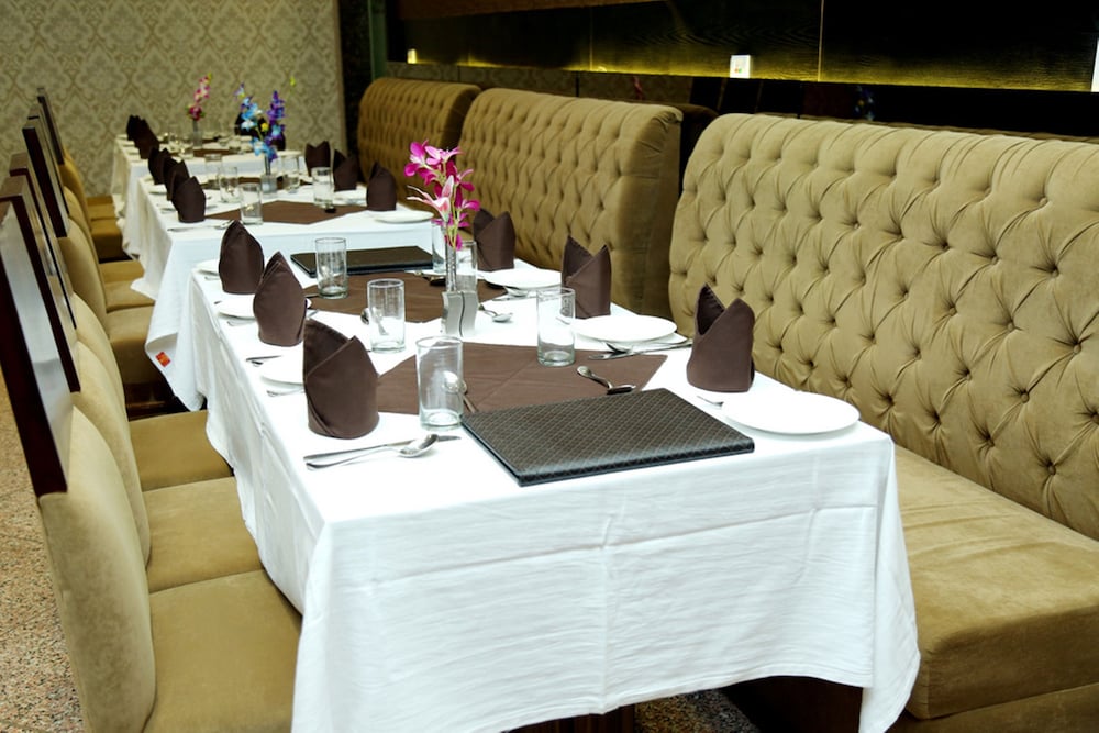 Hotel The Royal Bharti 27/38