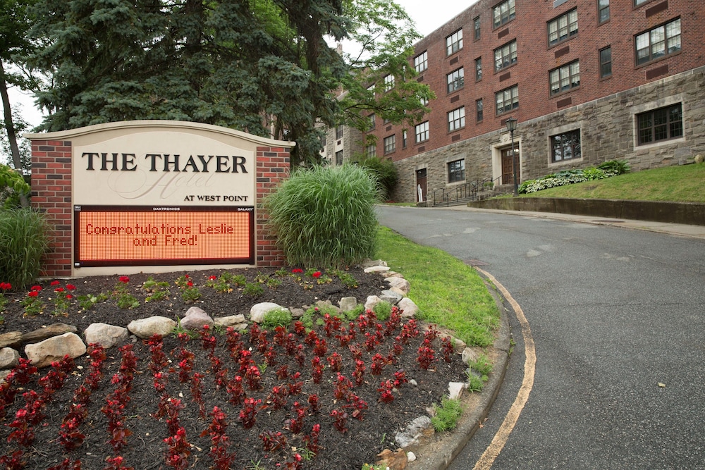 The Thayer Hotel At West Point 59/62