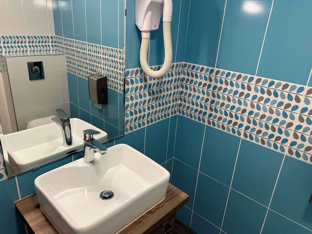 P Tit Dej Hotel Niort 55/58