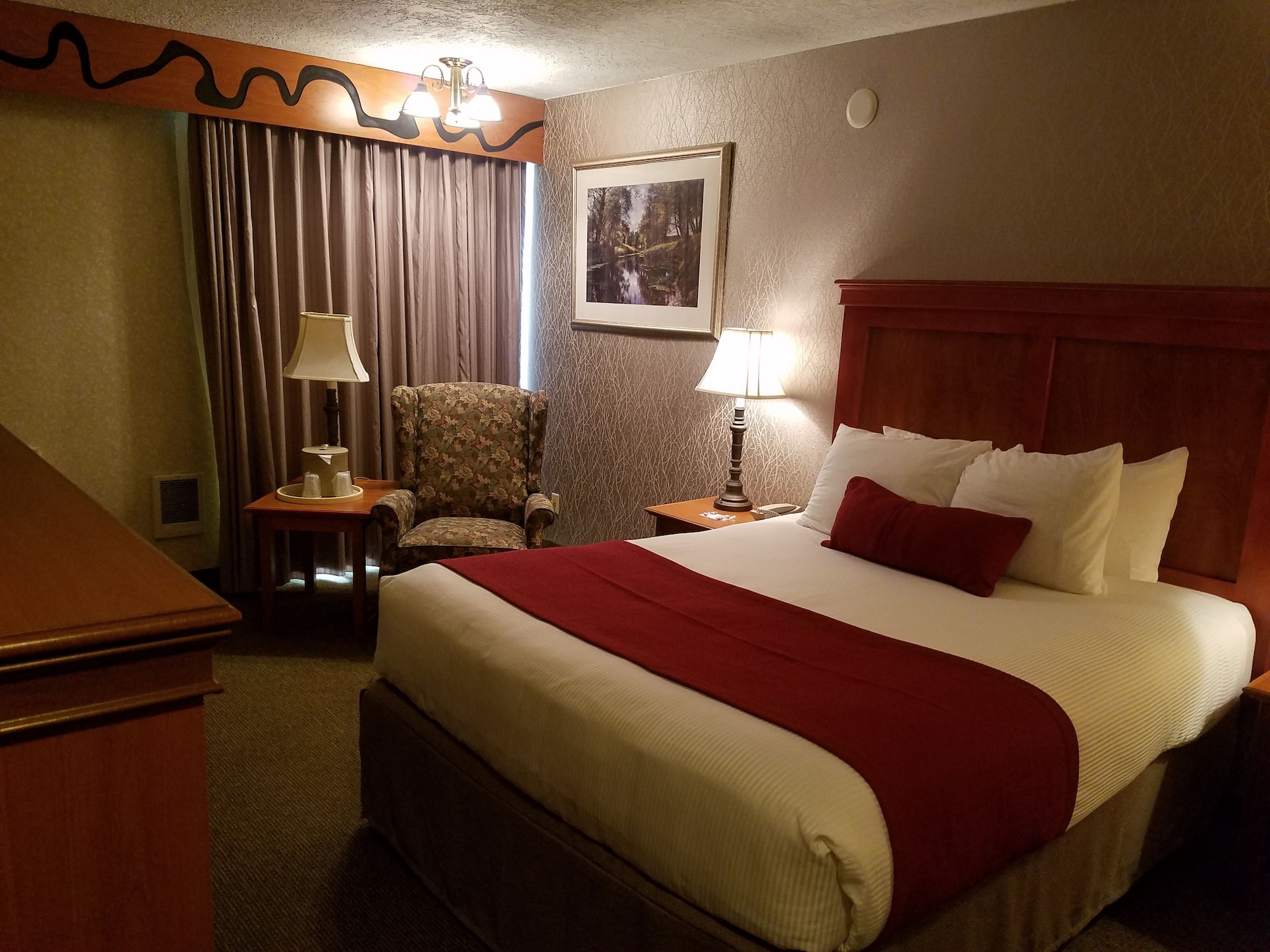 Standard, Queen Bed, Partial River View, River View