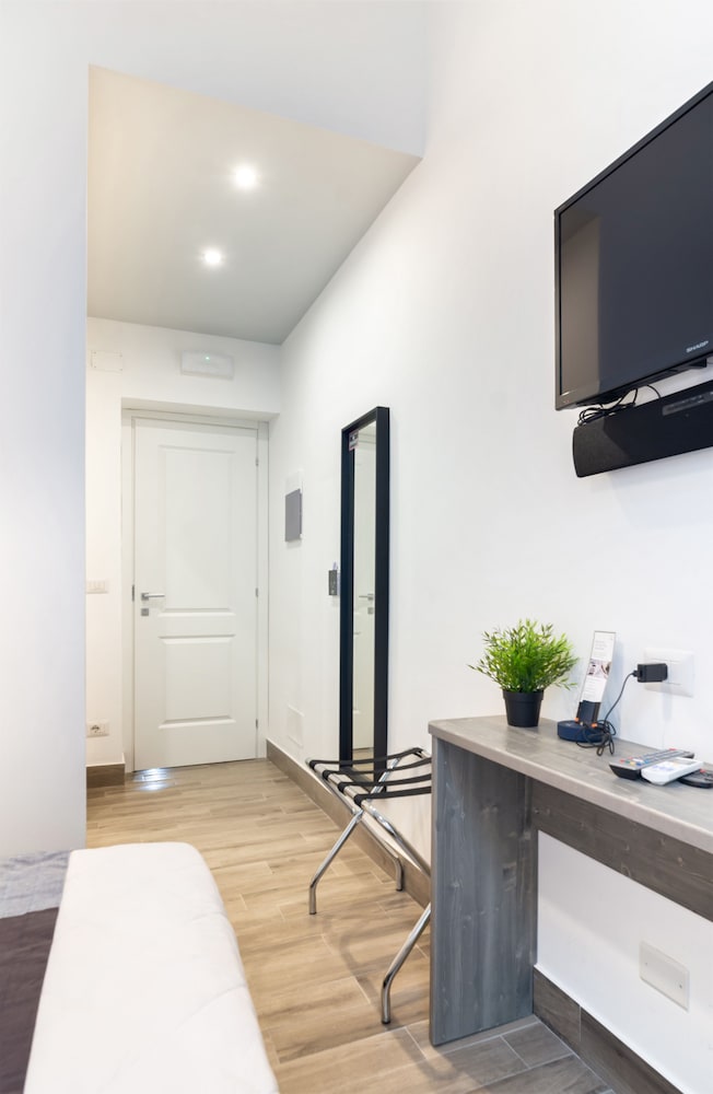 Clementi 18 Suites Rome 28/28