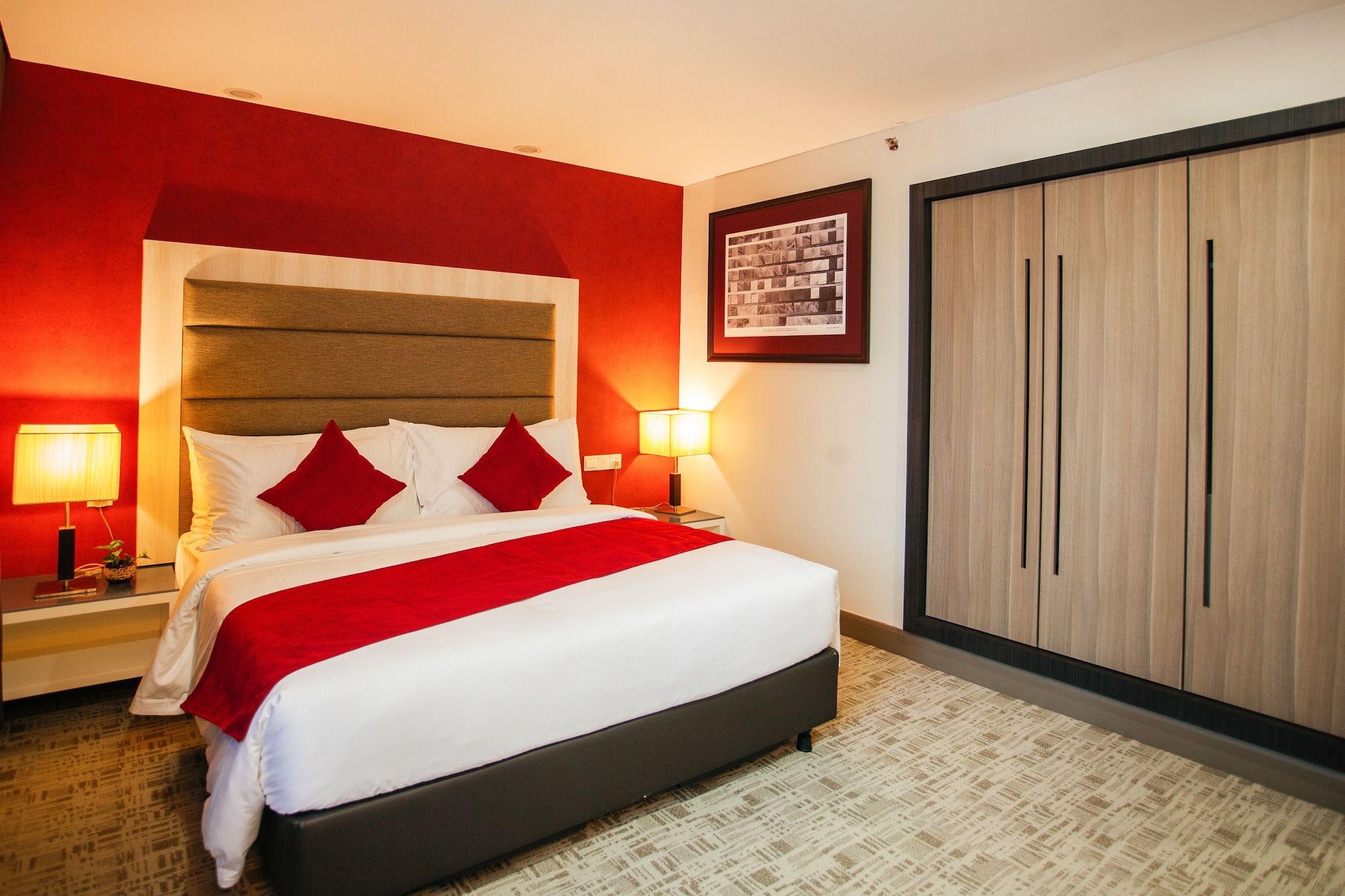 SUPERIOR, QUEEN BED