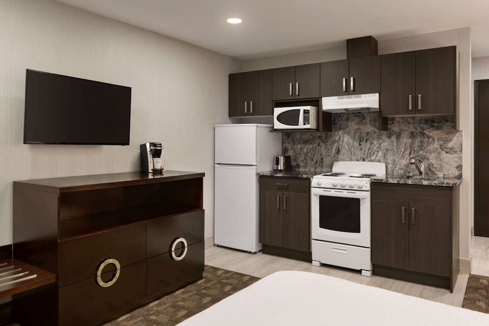 Days Inn By Wyndham Wainwright 4/27