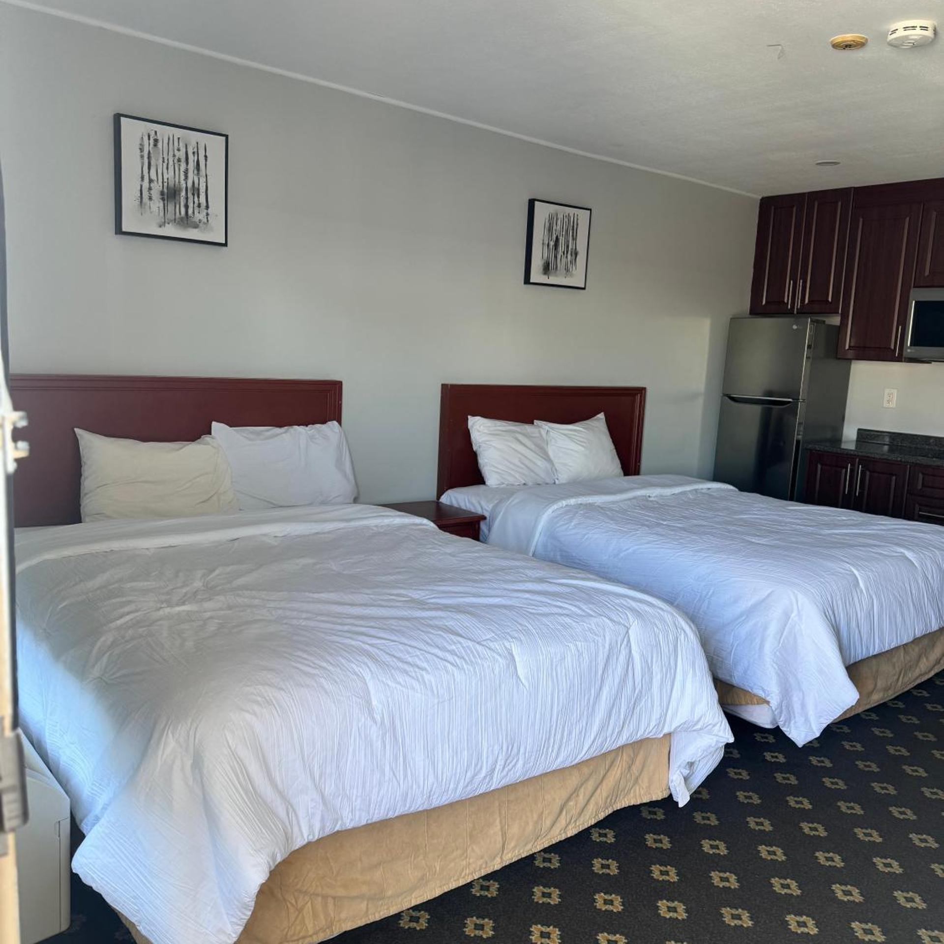 غرفة بسريرين كوين، Niagara Lodge Suites 2/10