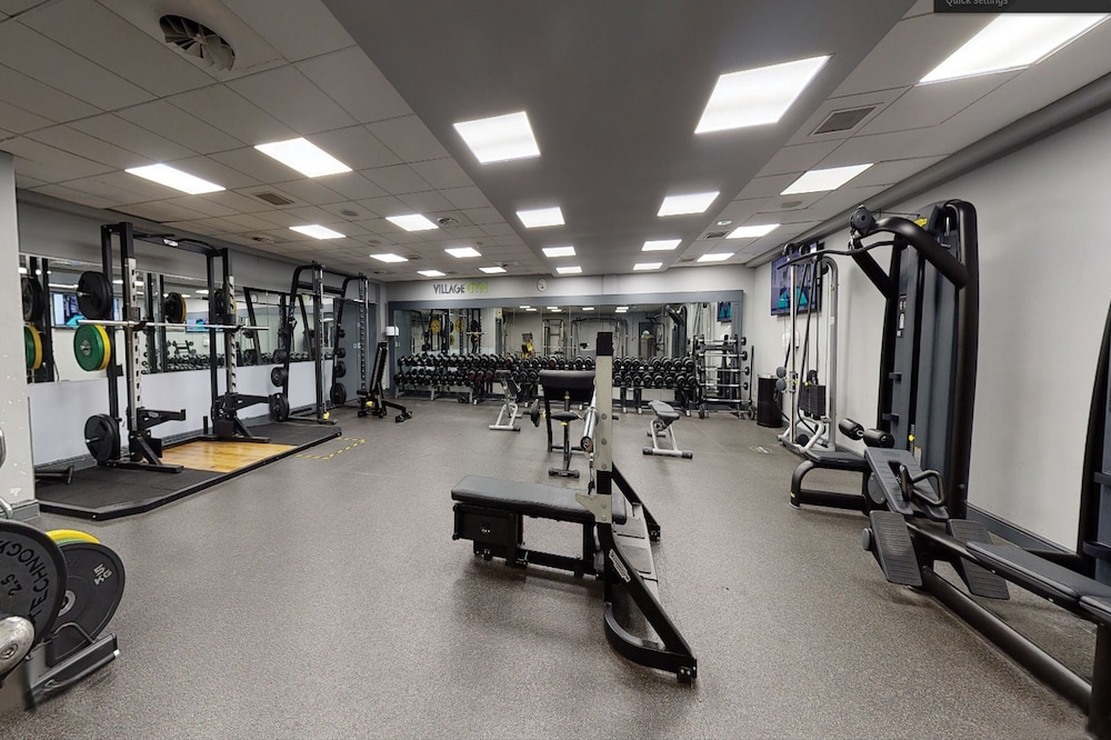 Village Leeds North Hotel Leisure Club 34/70