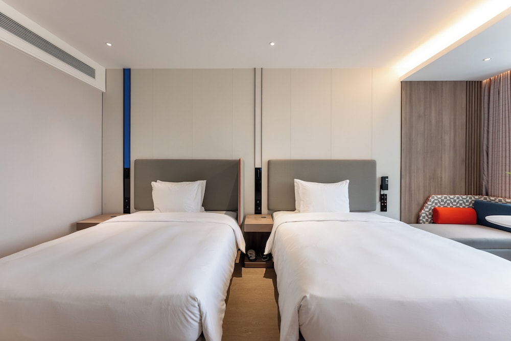 Standard, Twin Beds, Extra Floor Space