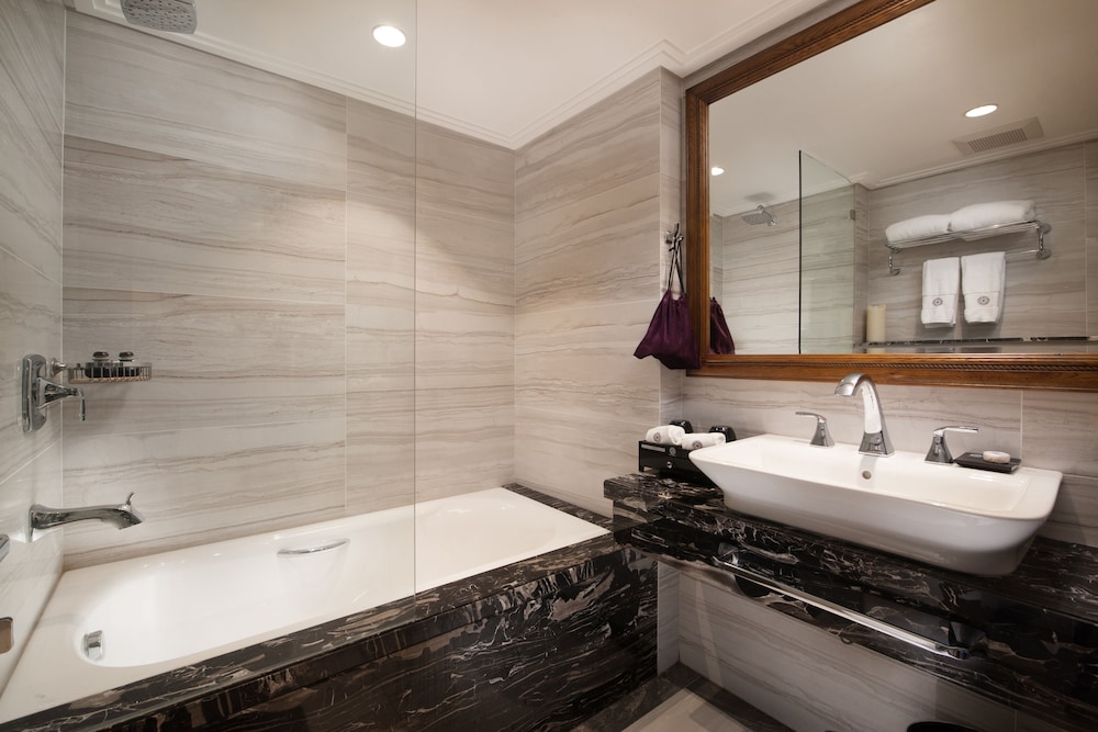 Peridot Gallery Classic Boutique Hotel 12/60