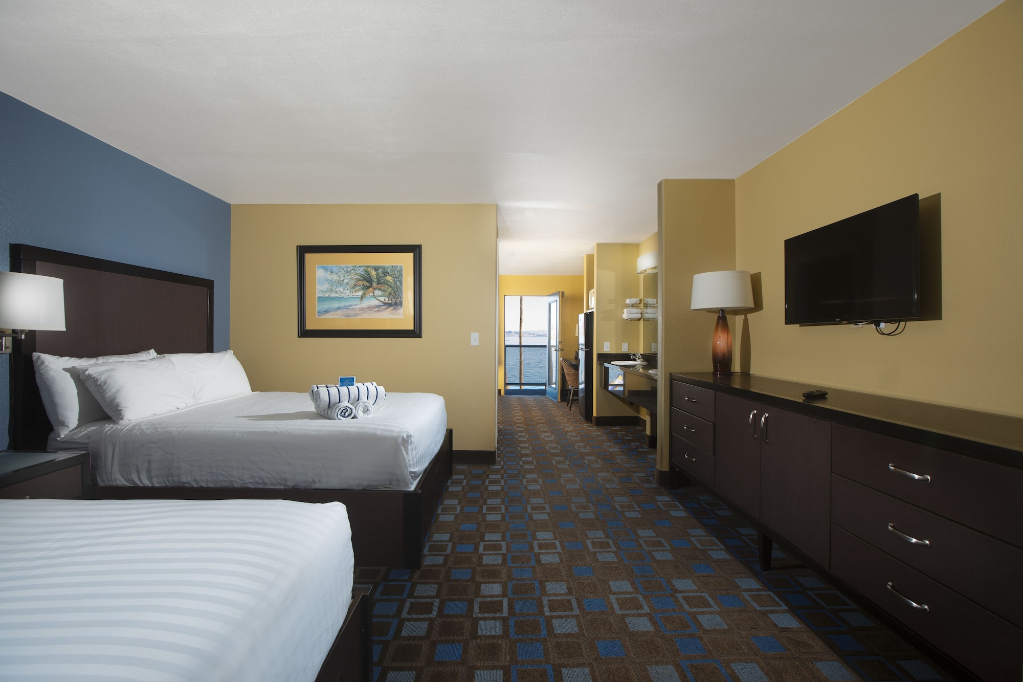 Beach, Suite, 2 Queen Beds, Sofa, Middle Floor
