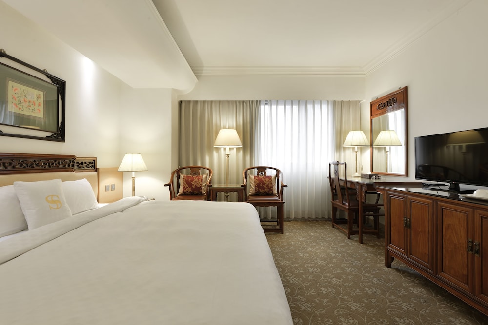 Sunshine Hotel 24/67