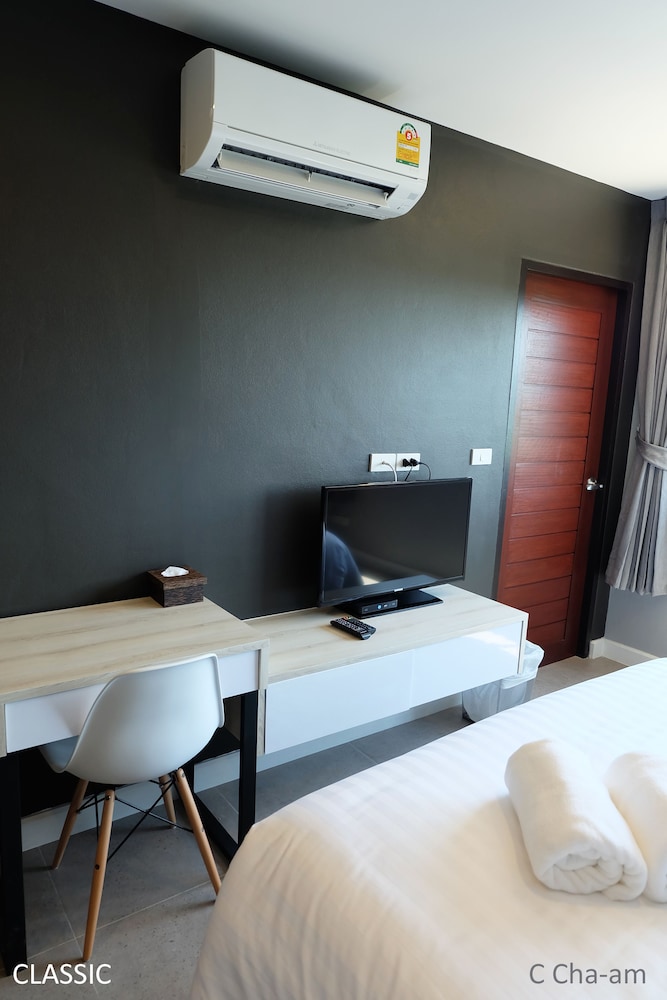C Cha-Am Hotel 37/68
