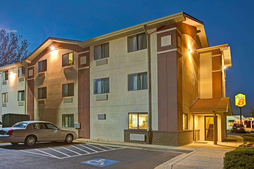 Super 8 By Wyndham College Park Wash Dc Area 3/17