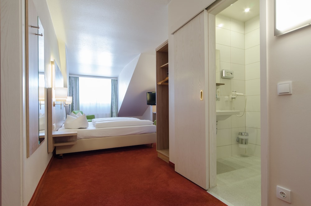 Garden Hotel 20/40