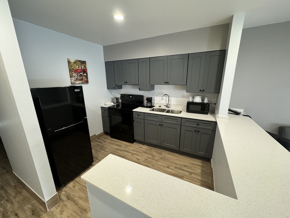 Studio6 Englewood, FL 47/61