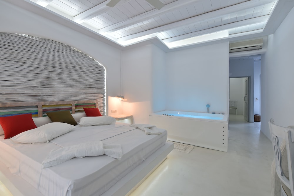 Zefi Hotel & Suites 12/75