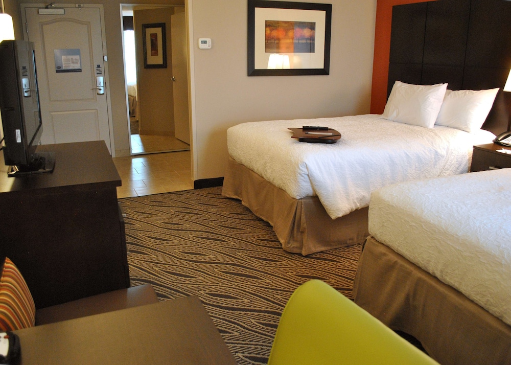 Hampton Inn Evansville Airport 12/70