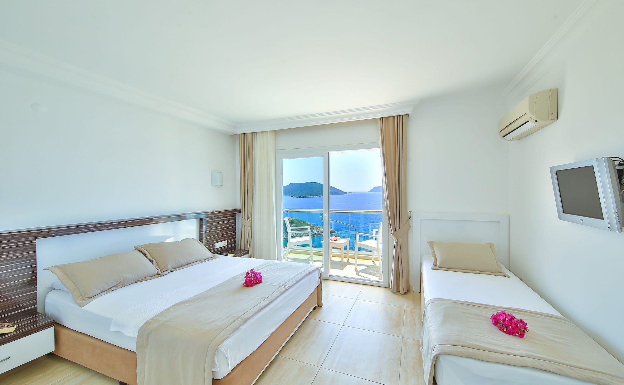 ROOM, TRIPLE, SEA VIEW