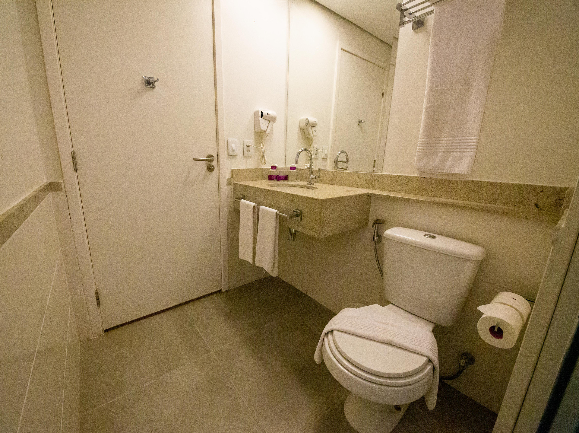 غرفة قياسية بسريرين منفصلين، Diff Hotel 4/4