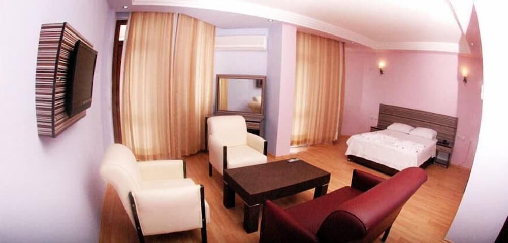 Zel Hotel 39/68