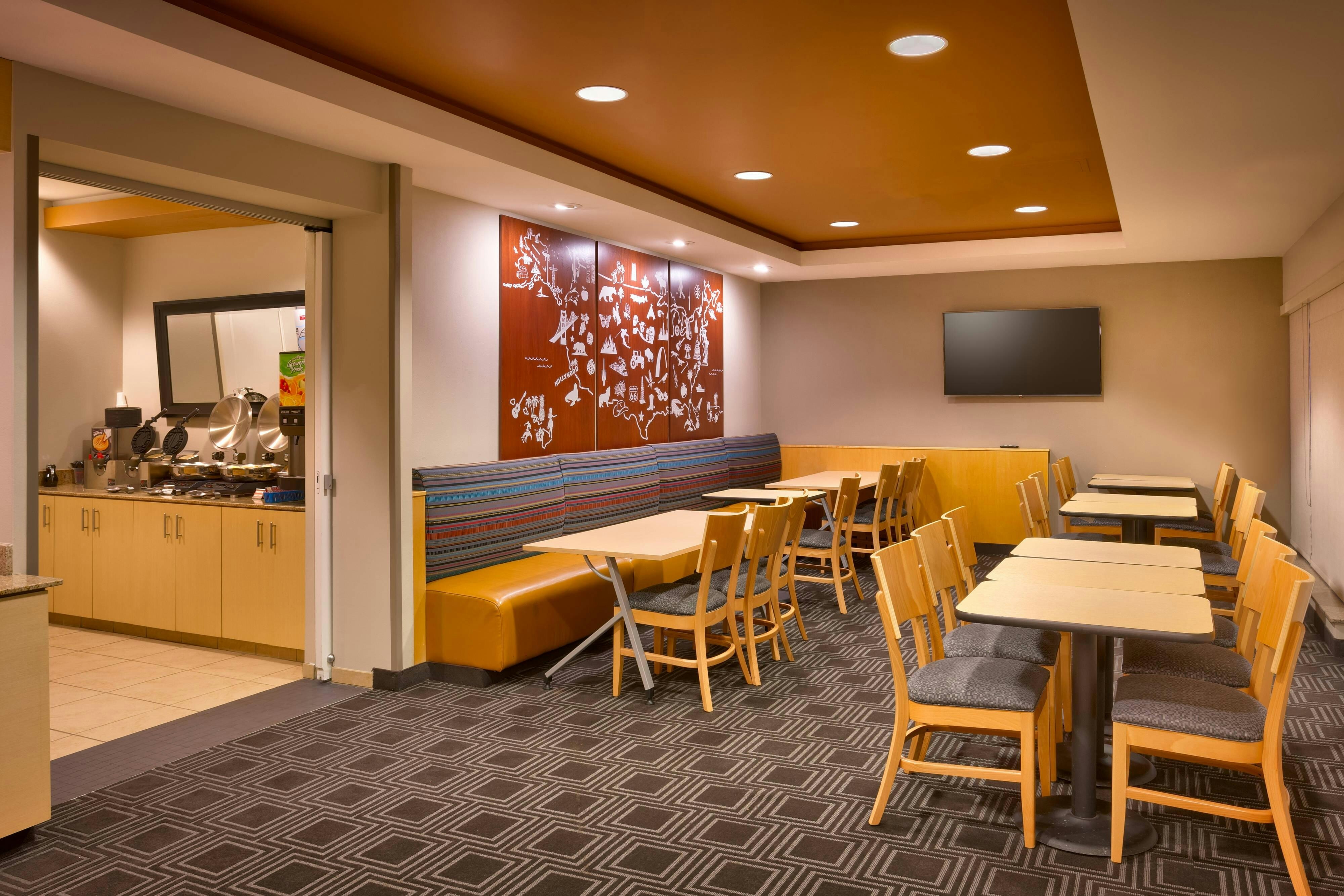 TownePlace Suites by Marriott Omaha West 30/34