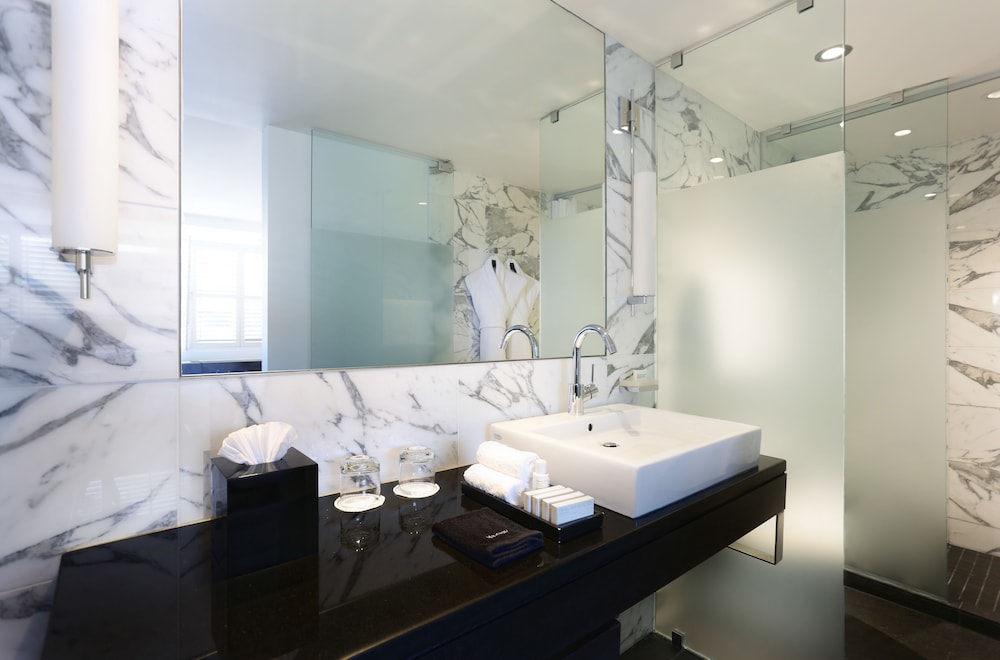 Junior Suite, King Bed, Dupont Circle Hotel 2/2