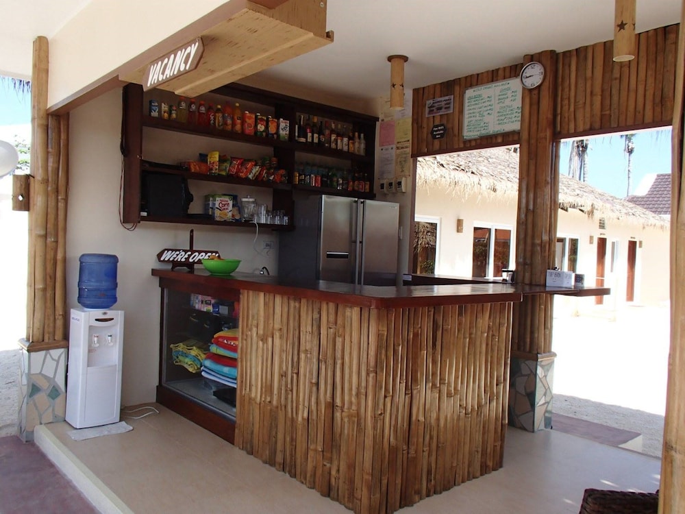Malapascua Starlight Resort 3/27