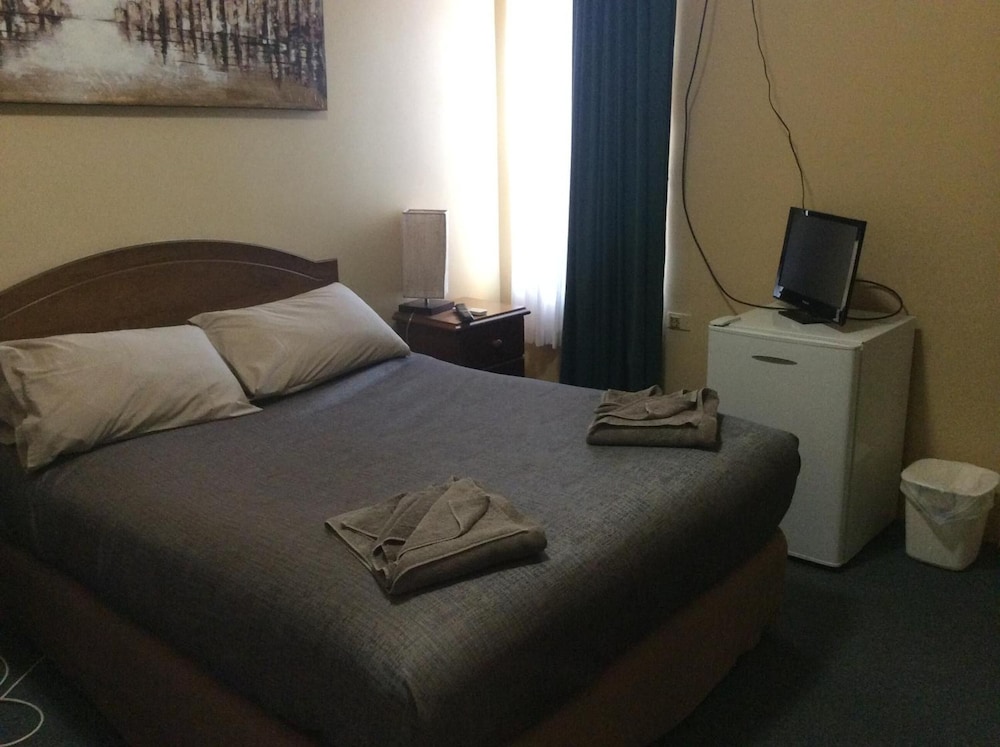 The New Whyalla Hotel 7/33